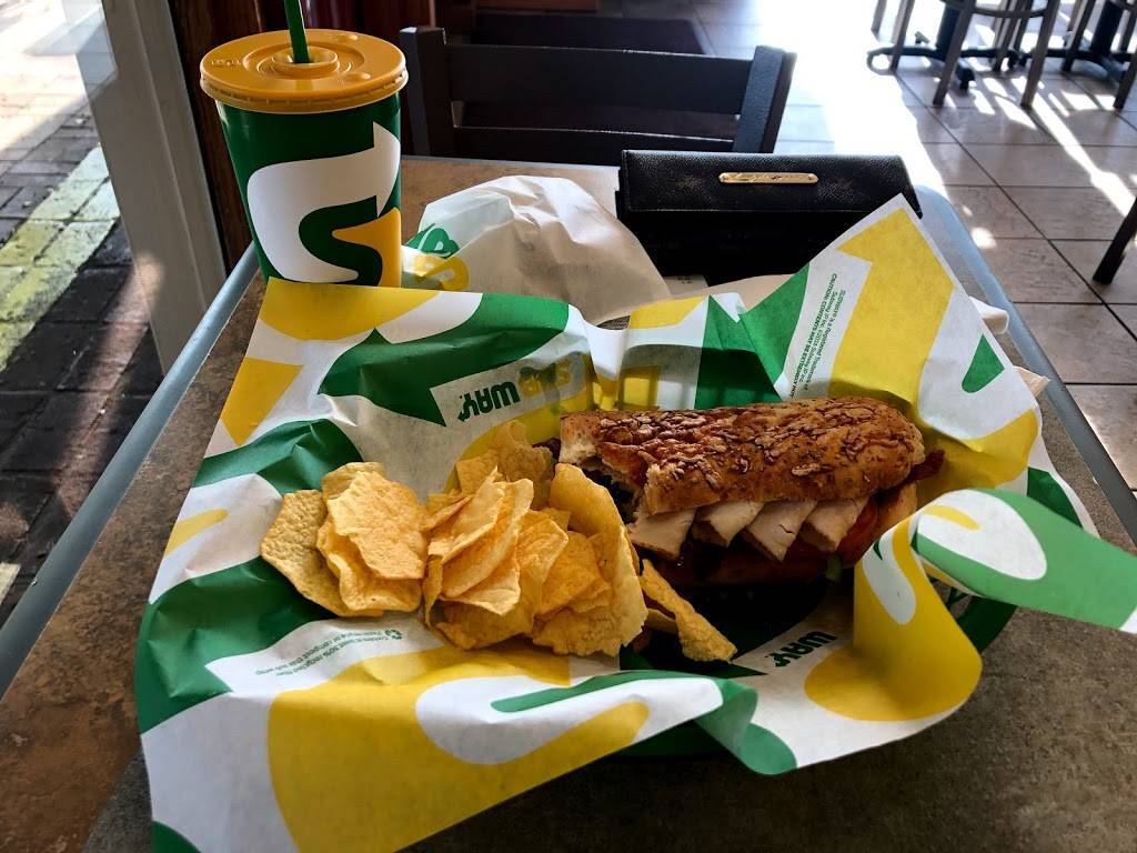 Subway Restaurants | restaurant | 4233 McCullough Ave, San Antonio, TX 78212, USA | 2108266215 OR +1 210-826-6215