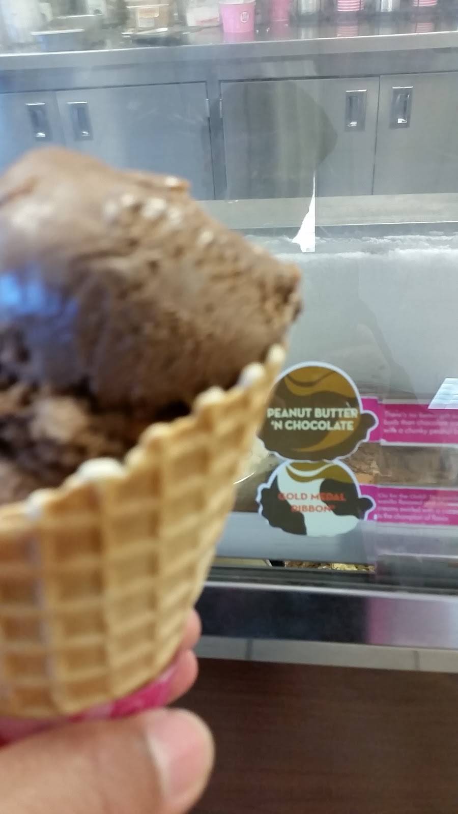 Dunkin | bakery | 16204 Lorain Ave, Cleveland, OH 44111, USA | 2168123865 OR +1 216-812-3865