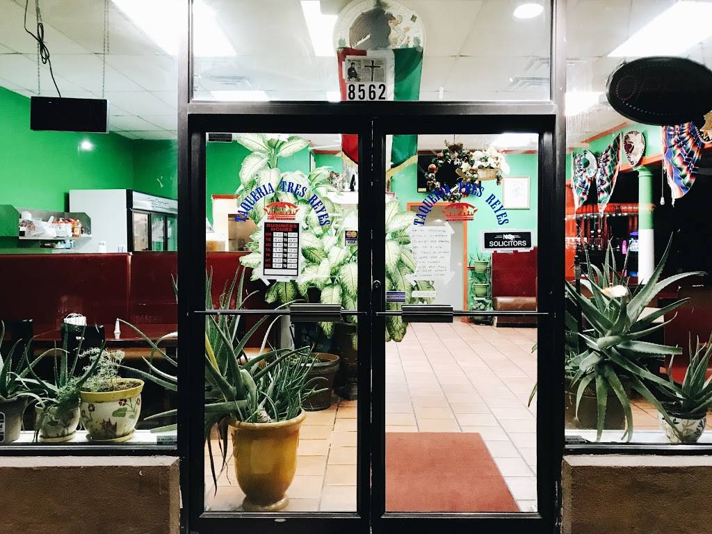 Taqueria Tres Reyes | restaurant | 8562 Mathis Ave, Manassas, VA 20110, USA | 7033356663 OR +1 703-335-6663