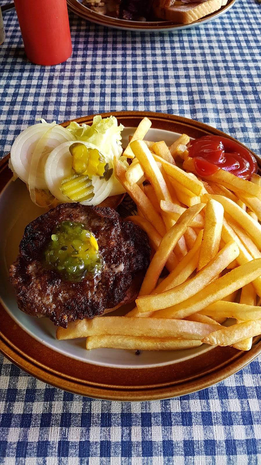 Holland House Restaurant & Tavern | restaurant | 33317 Talbot Line, Iona Station, ON N0L 1P0, Canada | 5194885294 OR +1 519-488-5294