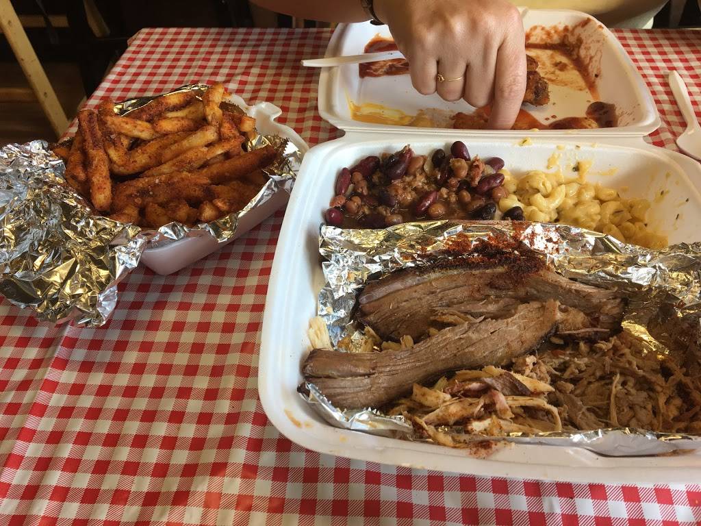 Corporal Dee BBQ | restaurant | 16 Marchwood Rd, Exton, PA 19341, USA | 6105941832 OR +1 610-594-1832