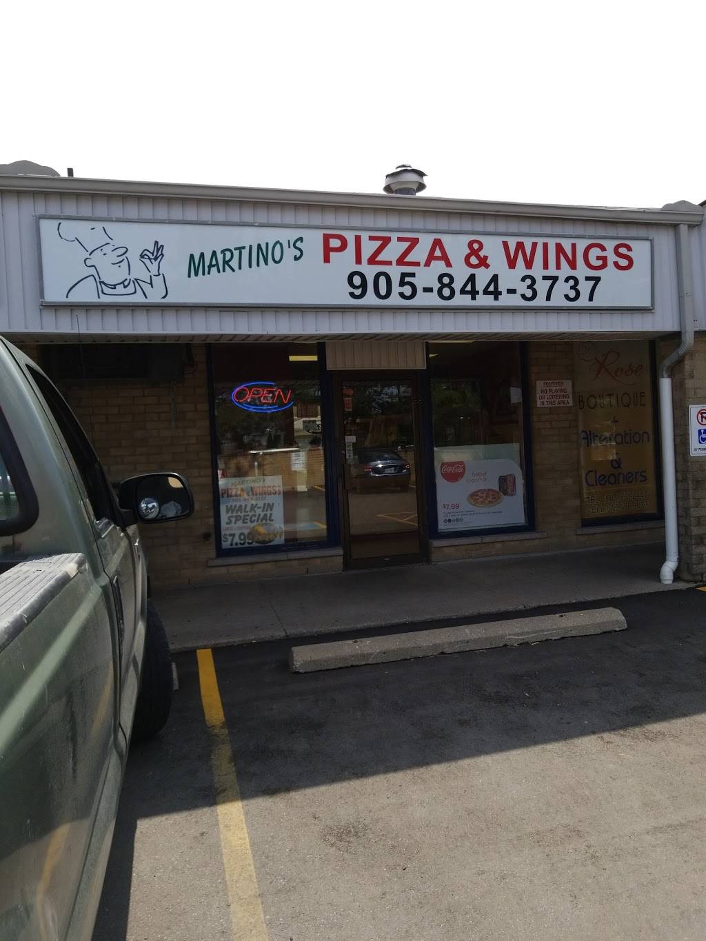 Martinos Pizza & Wings | restaurant | 201 River Oaks Blvd W, Oakville, ON L6H 3S7, Canada | 9058443737 OR +1 905-844-3737