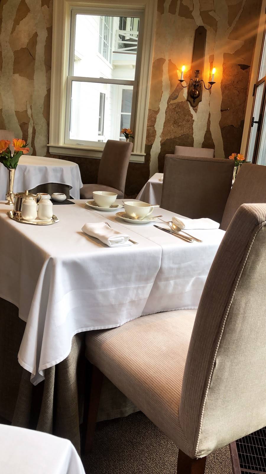 Restaurant Le Hatley | restaurant | 575 Rue Hovey, North Hatley, QC J0B 2C0, Canada | 8198422421 OR +1 819-842-2421