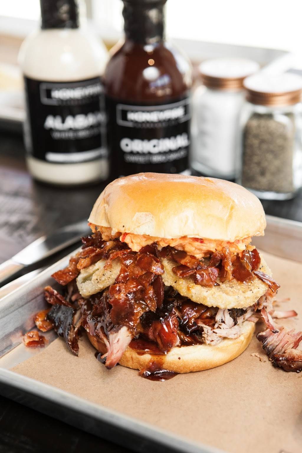 HoneyFire BBQ | restaurant | 8127 Sawyer Brown Rd #304, Nashville, TN 37221, USA | 6157396121 OR +1 615-739-6121