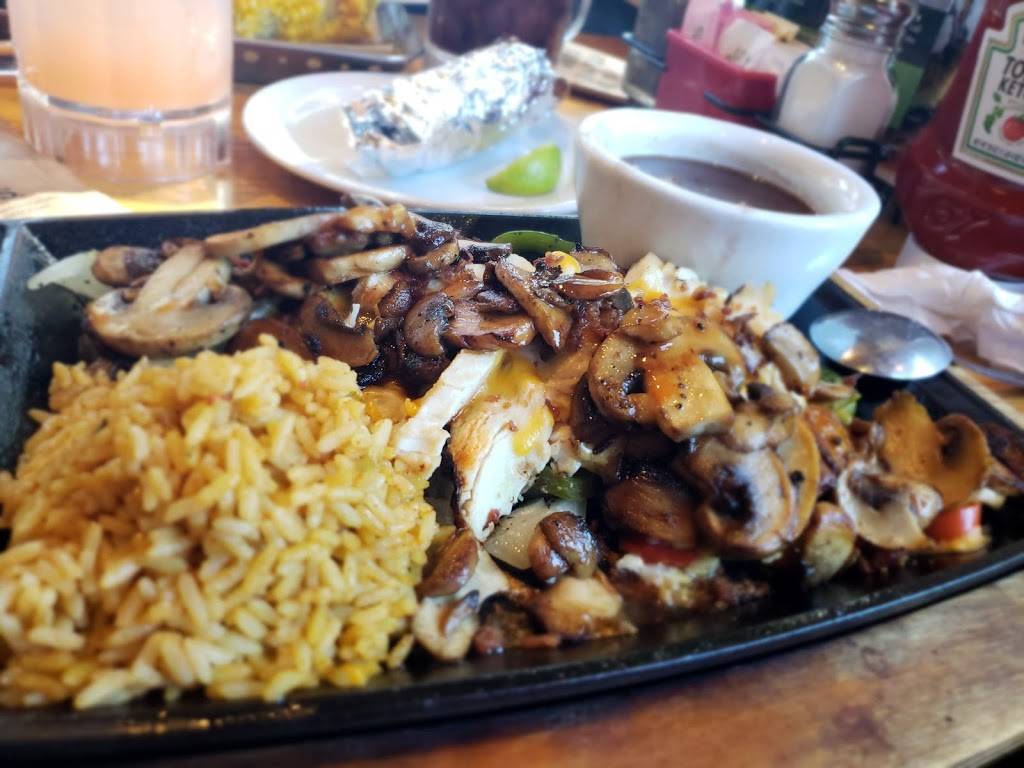 Chilis Grill & Bar | meal takeaway | 25 W Cochran St, Simi Valley, CA 93065, USA | 8055270377 OR +1 805-527-0377