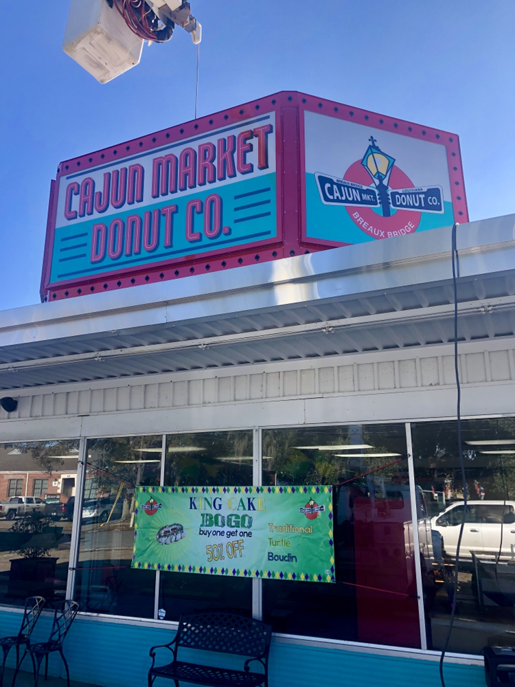 Cajun Market Donut Company | bakery | 125 Courthouse St, Breaux Bridge, LA 70517, USA | 3373323577 OR +1 337-332-3577