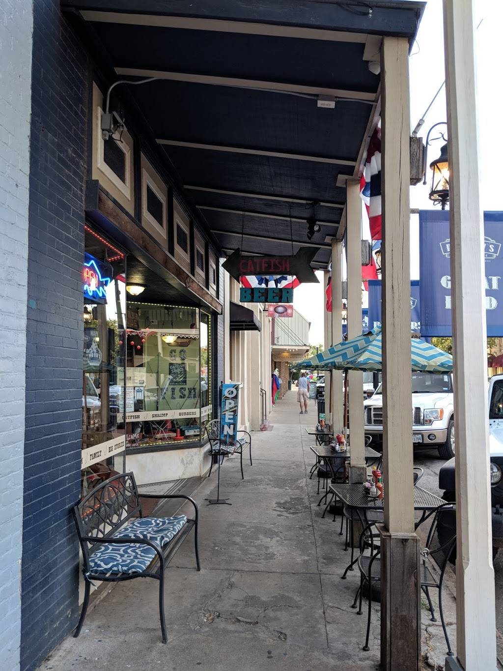 Paw Paws Catfish House | restaurant | 1014 Main St, Bastrop, TX 78602, USA | 5123219800 OR +1 512-321-9800