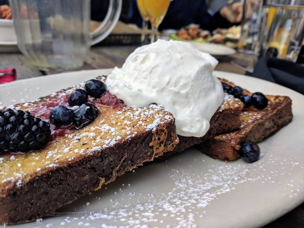 Henrys Midtown Tavern | restaurant | 132 10th St NE, Atlanta, GA 30309, USA | 4045374477 OR +1 404-537-4477