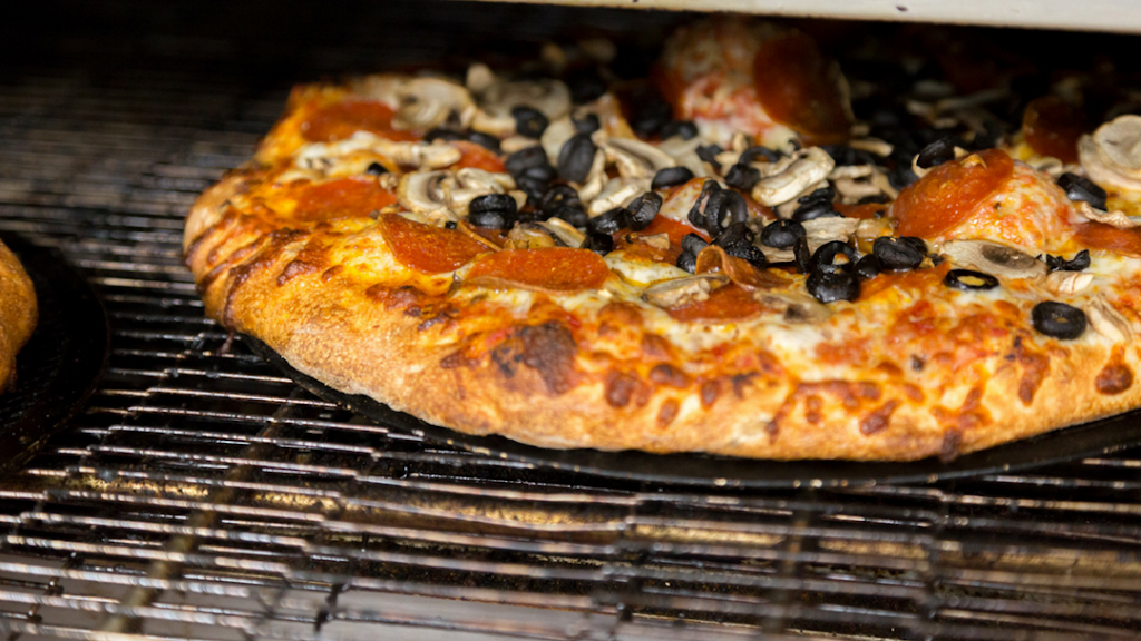 Blackjack Pizza & Salads | meal delivery | 2443 S University Blvd, Denver, CO 80210, USA | 3037225222 OR +1 303-722-5222