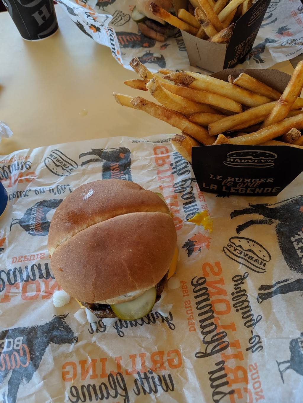 Harveys | restaurant | 700 Brookdale Ave, Cornwall, ON K6J 5M2, Canada | 6139382555 OR +1 613-938-2555