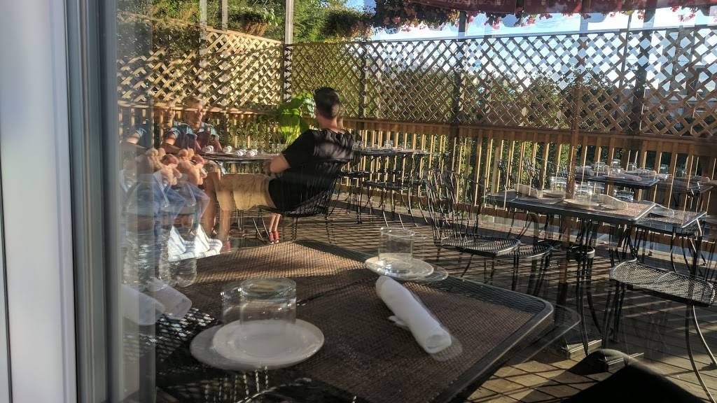 Michaelangelos | restaurant | 2198 Murray Hill Rd, Cleveland, OH 44106, USA | 2167210300 OR +1 216-721-0300