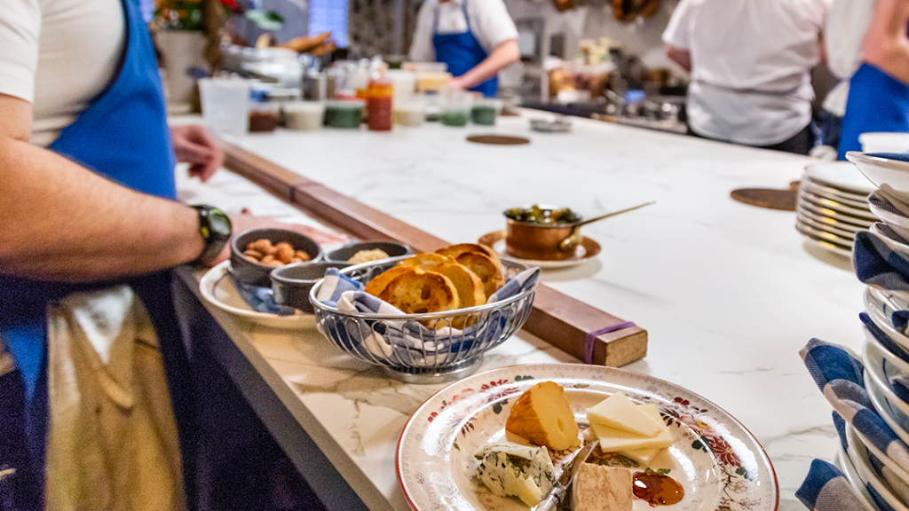 Poulet Bleu | restaurant | 3517 Butler St, Pittsburgh, PA 15201, USA | 4123253435 OR +1 412-325-3435