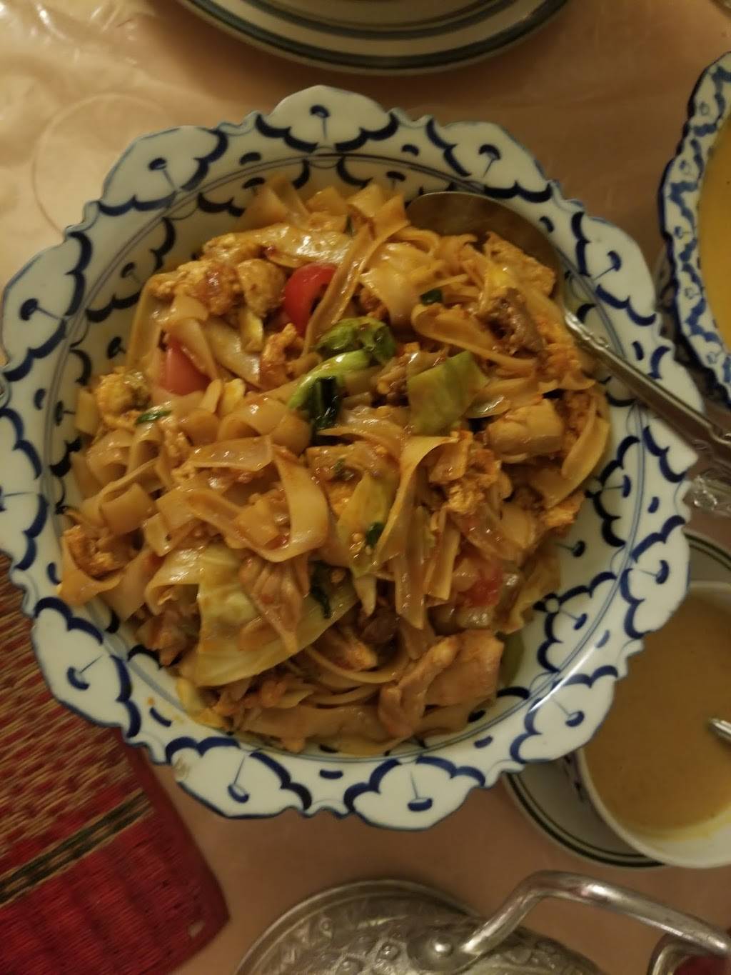 Thai Kitchen | restaurant | 122 N 11th Ave, Hanford, CA 93230, USA | 5595831212 OR +1 559-583-1212