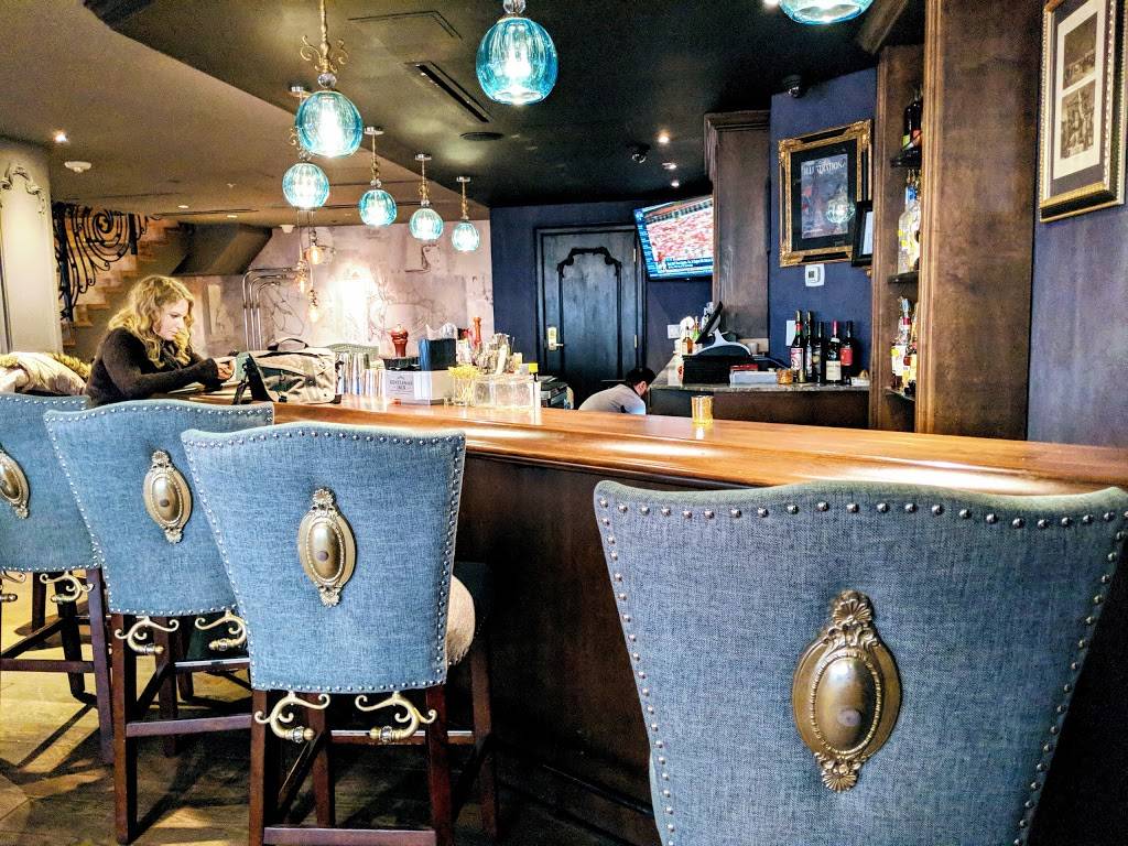 Sophias Lounge | restaurant | 127 N Tryon St suite d, Charlotte, NC 28202, USA | 9802603227 OR +1 980-260-3227