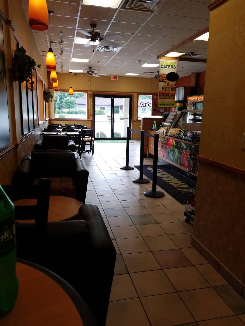 Subway | restaurant | 384 Main St, Williamstown, MA 01267, USA | 4134587014 OR +1 413-458-7014