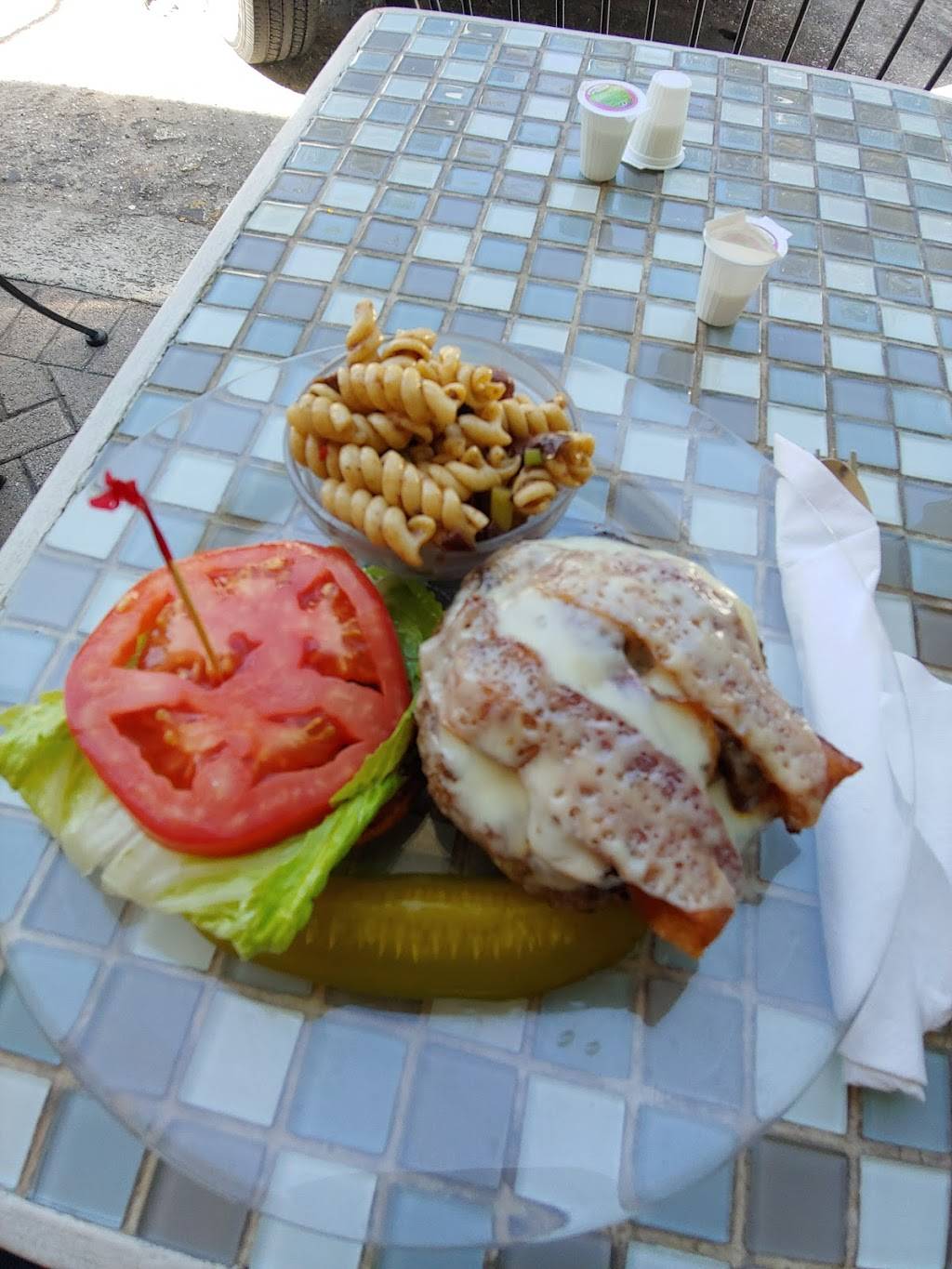 Christinas Breakfast & Lunch Restaurant | restaurant | 263 NE 2nd Ave, Delray Beach, FL 33444, USA | 5612783200 OR +1 561-278-3200