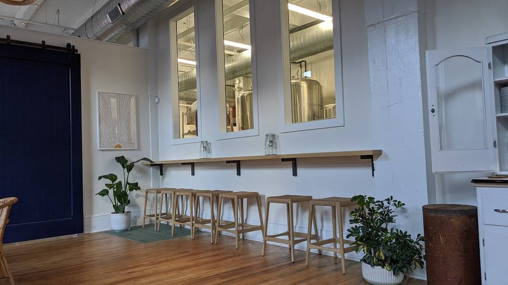 Triple Bottom Brewing | restaurant | 915 Spring Garden St, Philadelphia, PA 19123, USA | 2677641994 OR +1 267-764-1994