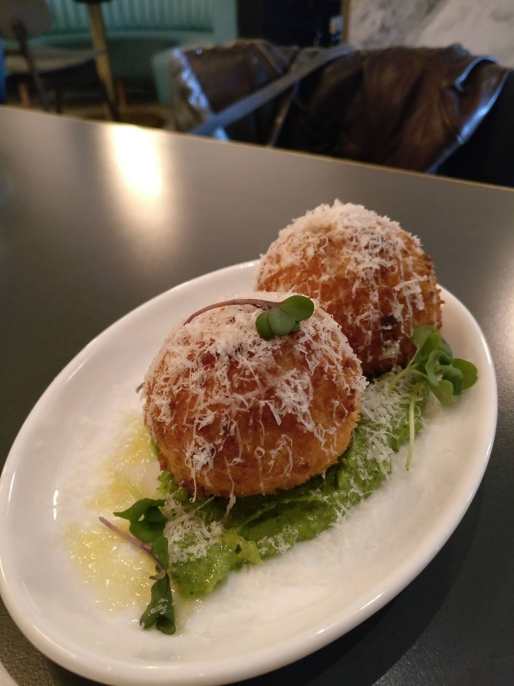 Ufficio | restaurant | 1214 Dundas St W, Toronto, ON M6J 1X5, Canada | 4165358888 OR +1 416-535-8888