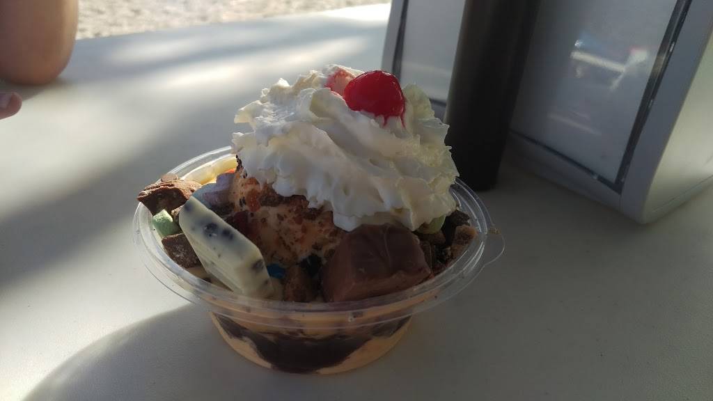 Frostys Dairy Bar |  | 1040 Main St, Waterboro, ME 04087, USA | 2072471261 OR +1 207-247-1261