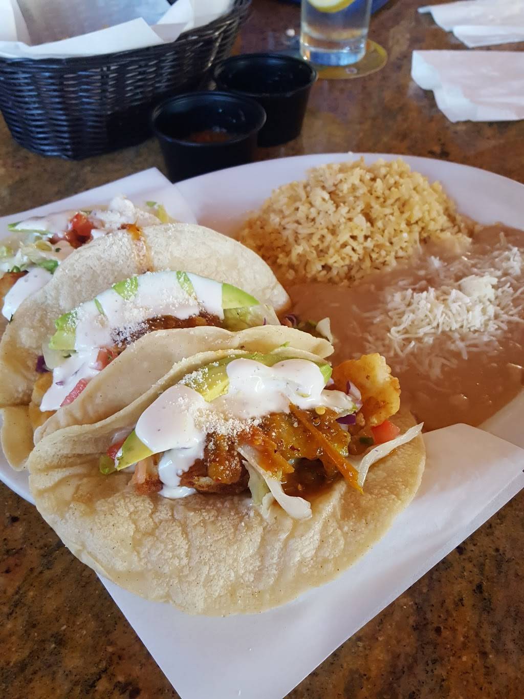 La Veros Mexican Seafood & Bar | restaurant | 231 W 5th St, Oxnard, CA 93030, USA | 8052407604 OR +1 805-240-7604