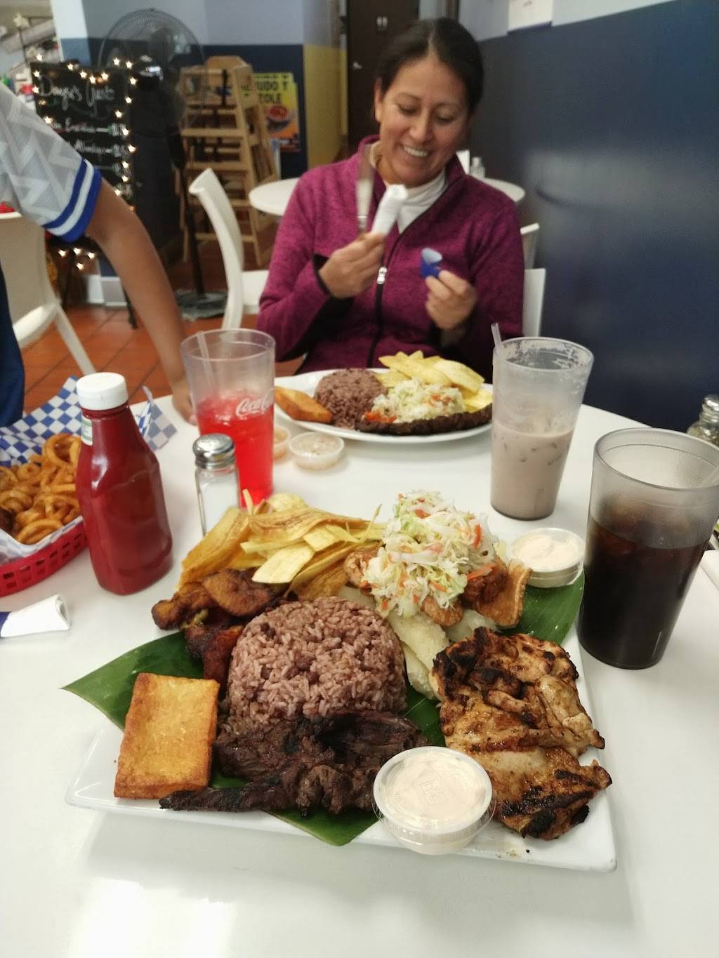 Daysis Gusto | restaurant | 625 S Riverside Ave I, Rialto, CA 92376, USA | 9099905758 OR +1 909-990-5758