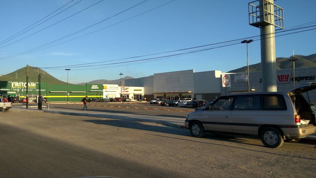 Tooginos Pizza Maclovio | restaurant | Tecate - Tijuana 21, Ejido Ojo de Agua, Redondo, B.C., Mexico | 016643784929 OR +52 664 378 4929