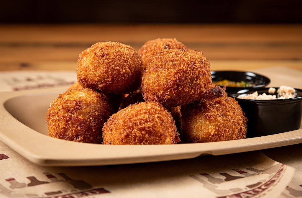 Sauced BBQ & Spirits | restaurant | 2015 Park Pl, El Segundo, CA 90245, USA | 3104268783 OR +1 310-426-8783