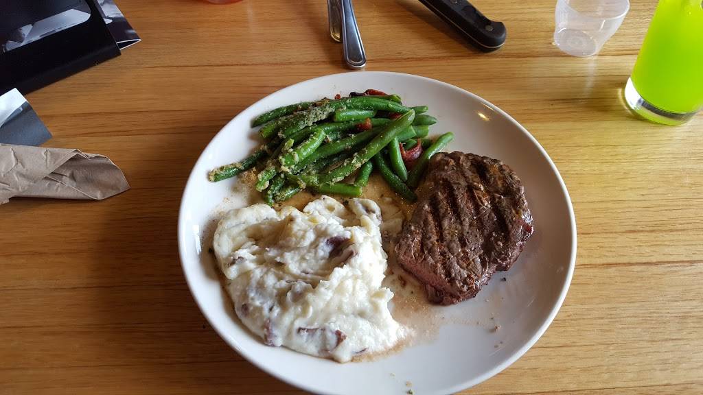 Applebees Grill + Bar | restaurant | 680 Southbridge St, Auburn, MA 01501, USA | 5087217817 OR +1 508-721-7817