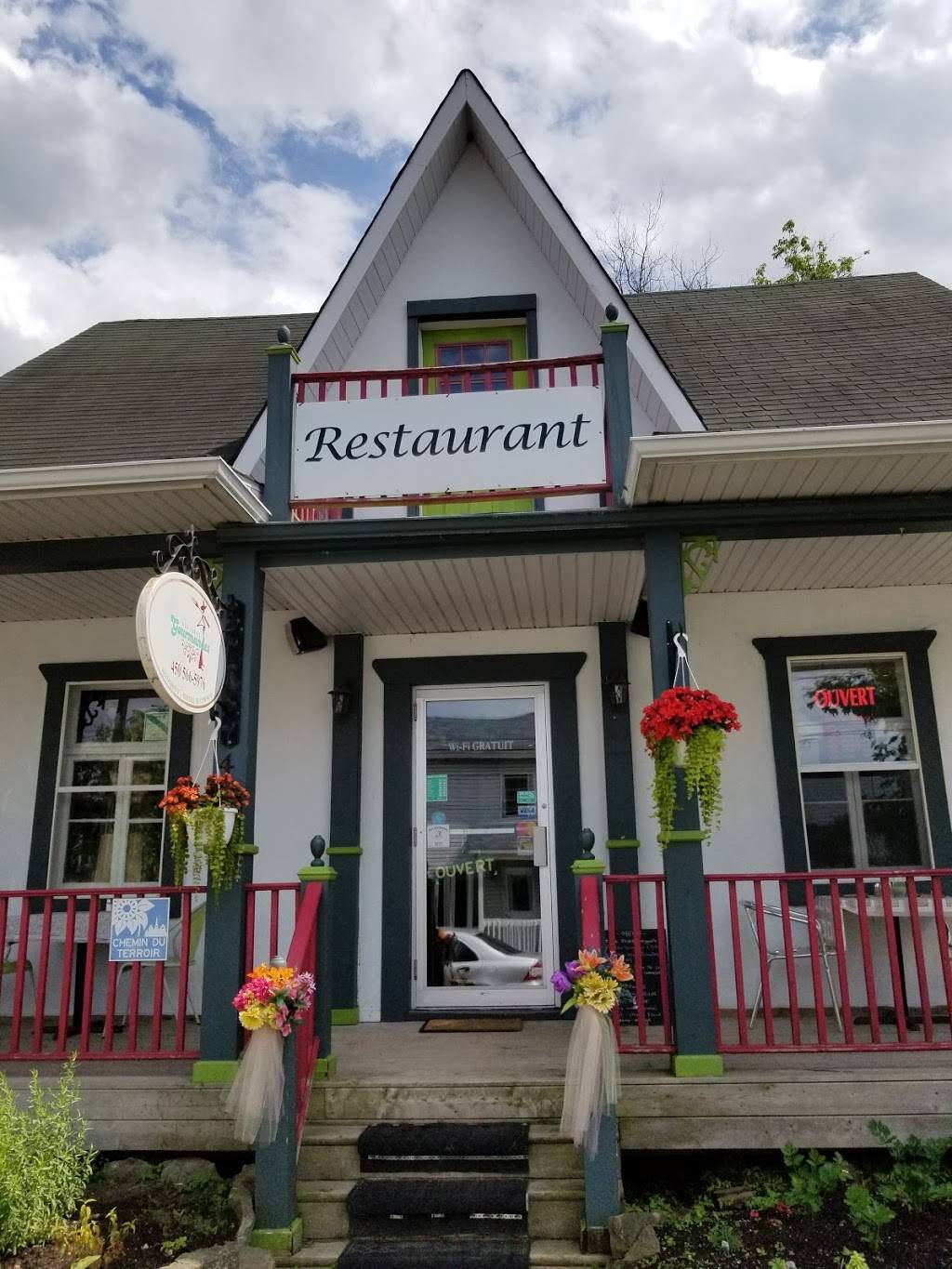 Aux Lubies Gourmandes | restaurant | 432 Rue Lafleur, Lachute, QC J8H 1R4, Canada | 4505665976 OR +1 450-566-5976