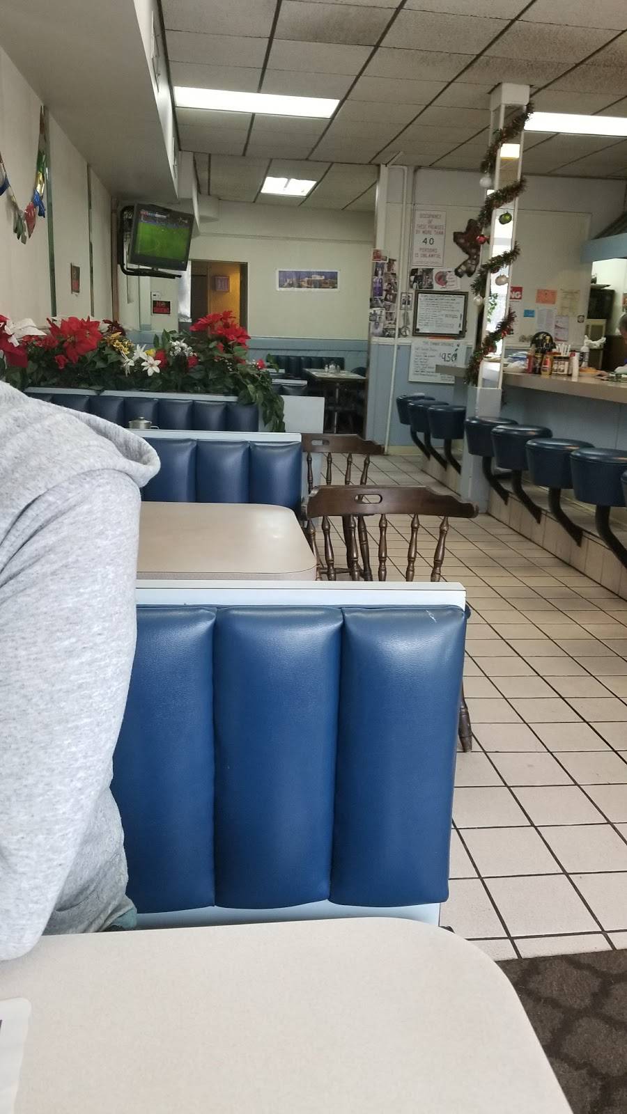 Debbie & Larrys Cafe | restaurant | 1196 Broadway, Hewlett, NY 11557, USA | 5163743431 OR +1 516-374-3431