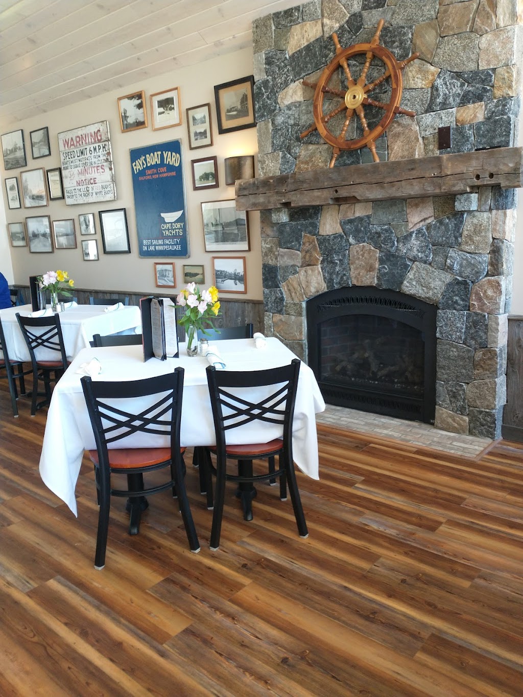 The Breeze | restaurant | 25 Dock Rd, Gilford, NH 03249, USA | 6032938833 OR +1 603-293-8833