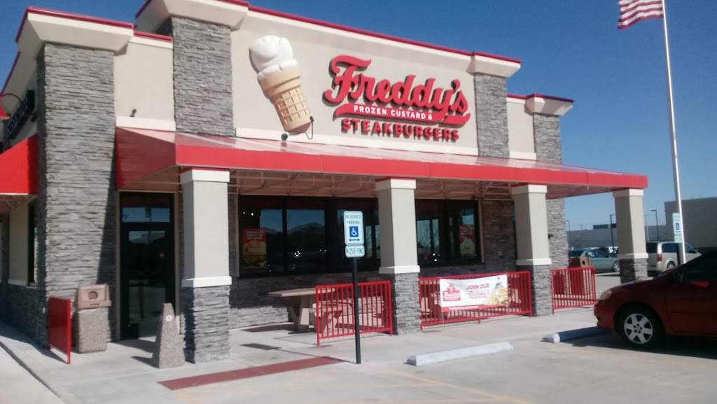 Freddys Frozen Custard & Steakburgers | restaurant | 420 W Town Center Blvd, Champaign, IL 61822, USA | 2176071203 OR +1 217-607-1203