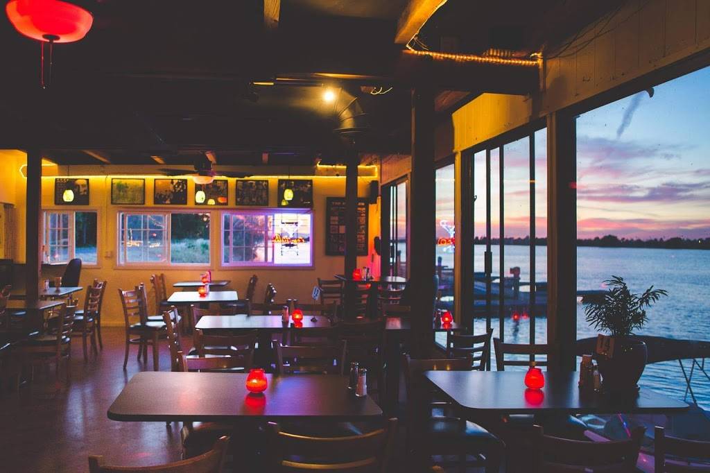 The Lighthouse Bar and Grill | restaurant | 151 Brannan Island Rd, Isleton, CA 95641, USA | 9167775702 OR +1 916-777-5702