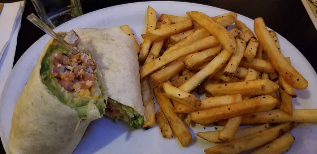 The Leeky Canoe | restaurant | 94 N Sykes St, Meaford, ON N4L 1N8, Canada | 5195381377 OR +1 519-538-1377