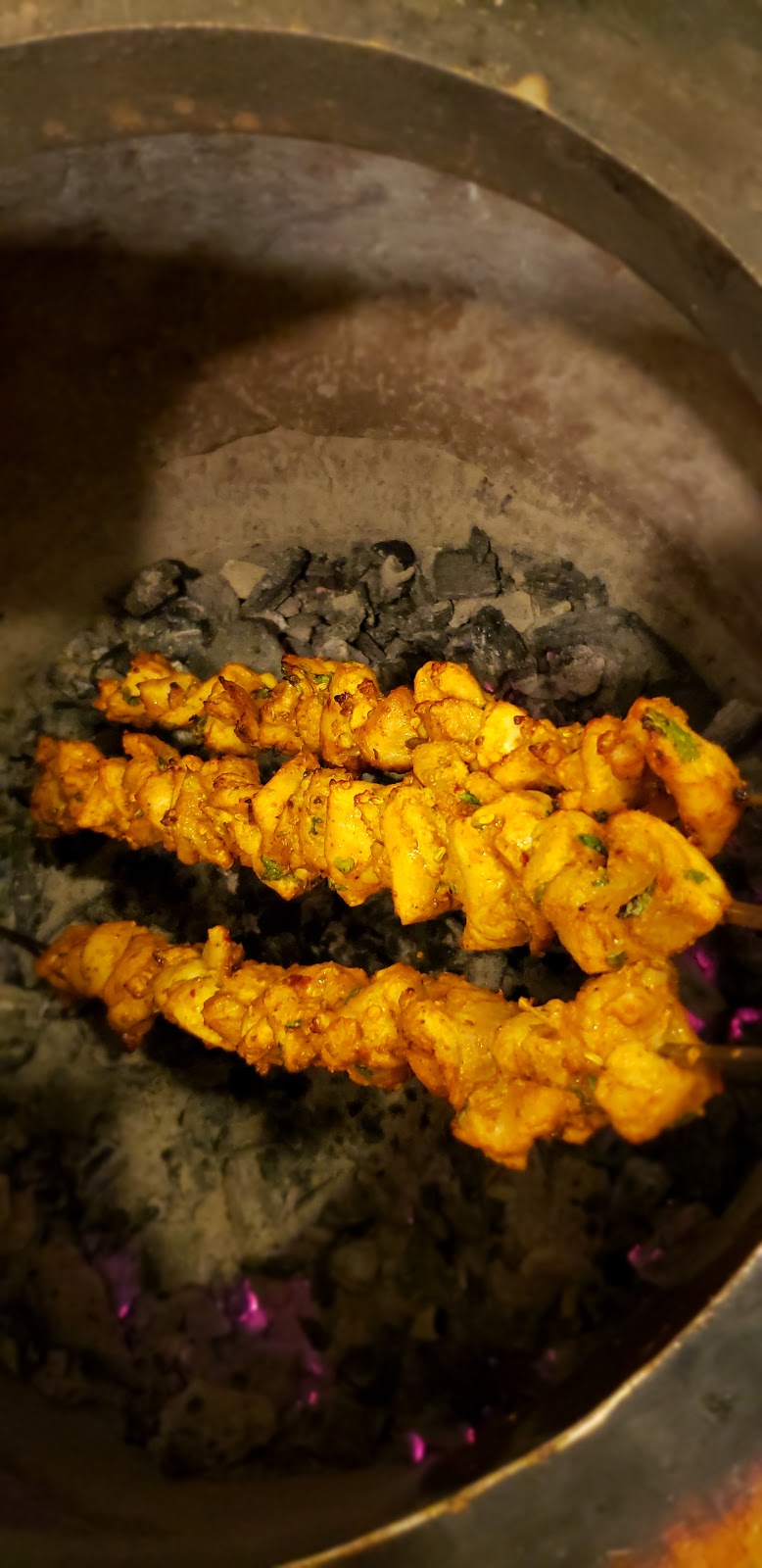 Royal Indian Grill | restaurant | 3223 N Clark St, Chicago, IL 60657, USA | 7734778000 OR +1 773-477-8000