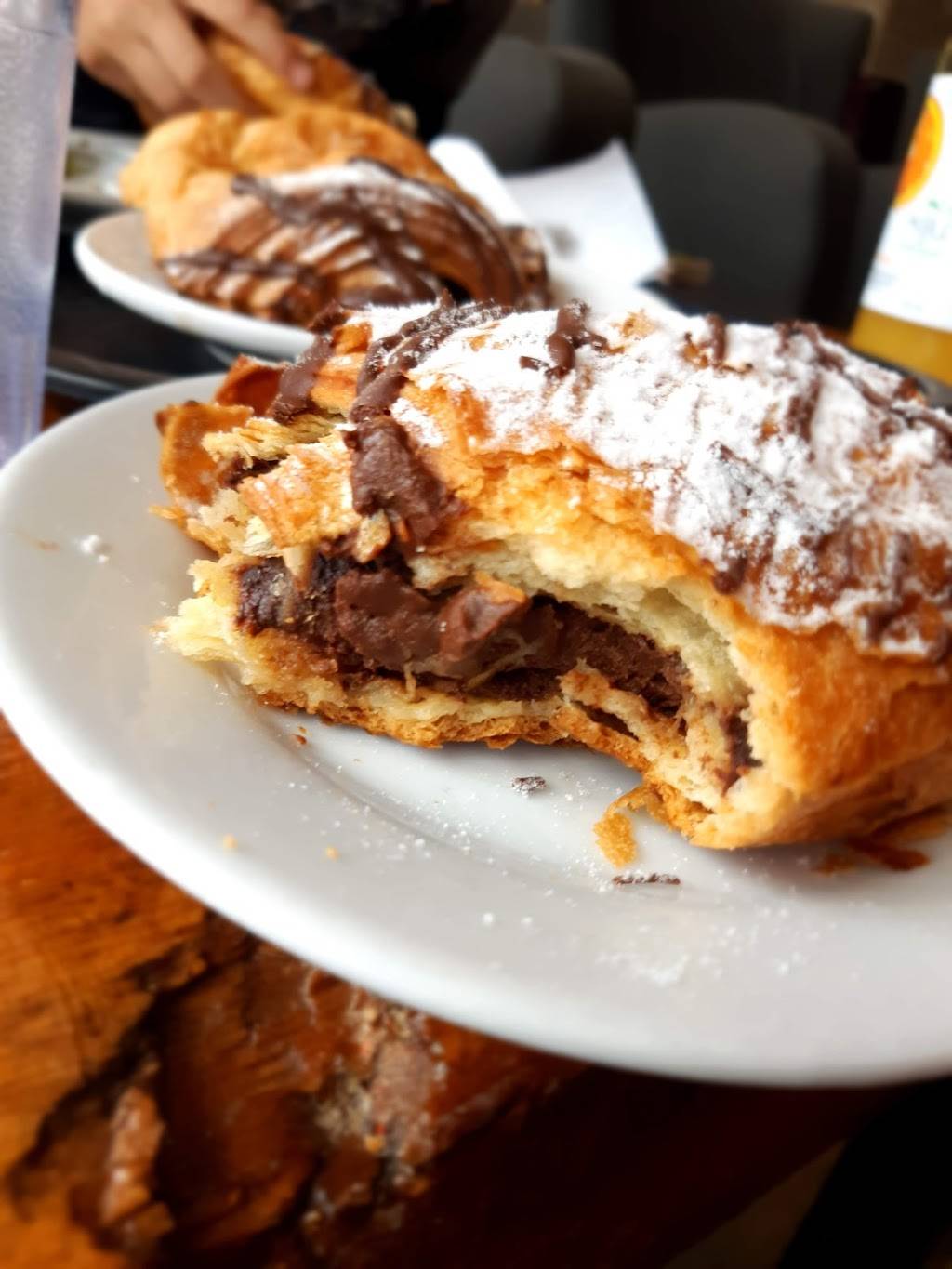 Mamie Clafoutis Fleury | bakery | 1602 Rue Fleury E, Montréal, QC H2C 1S8, Canada | 4383851602 OR +1 438-385-1602