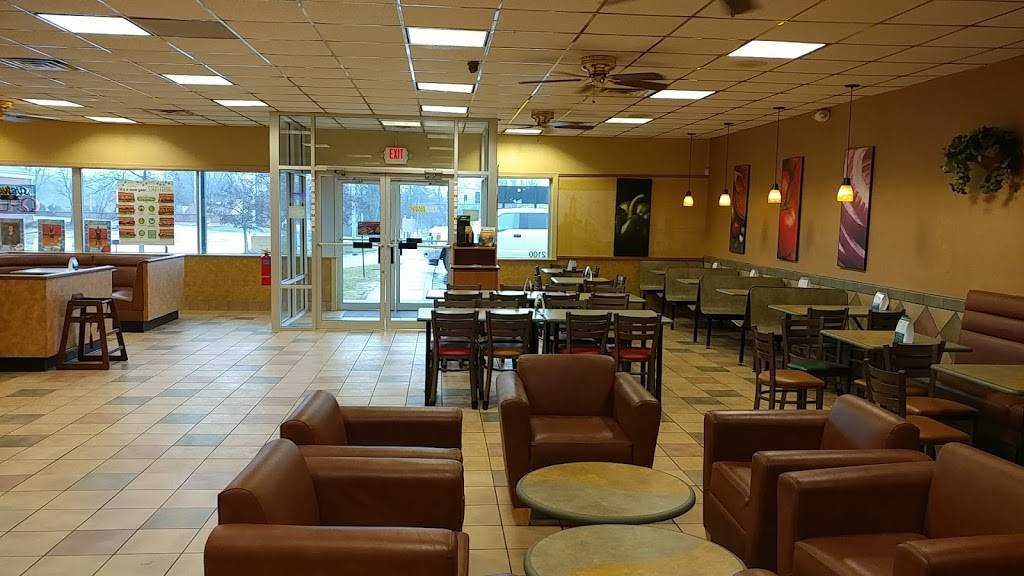 Subway | restaurant | 2100 Parkway Blvd, Alliance, OH 44601, USA | 3308232618 OR +1 330-823-2618