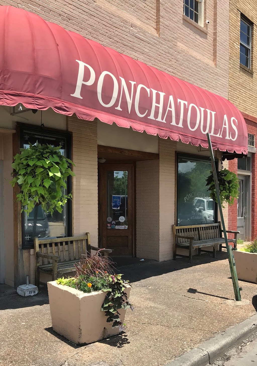 Ponchatoulas | restaurant | 109 E Park Ave, Ruston, LA 71270, USA | 3182545200 OR +1 318-254-5200