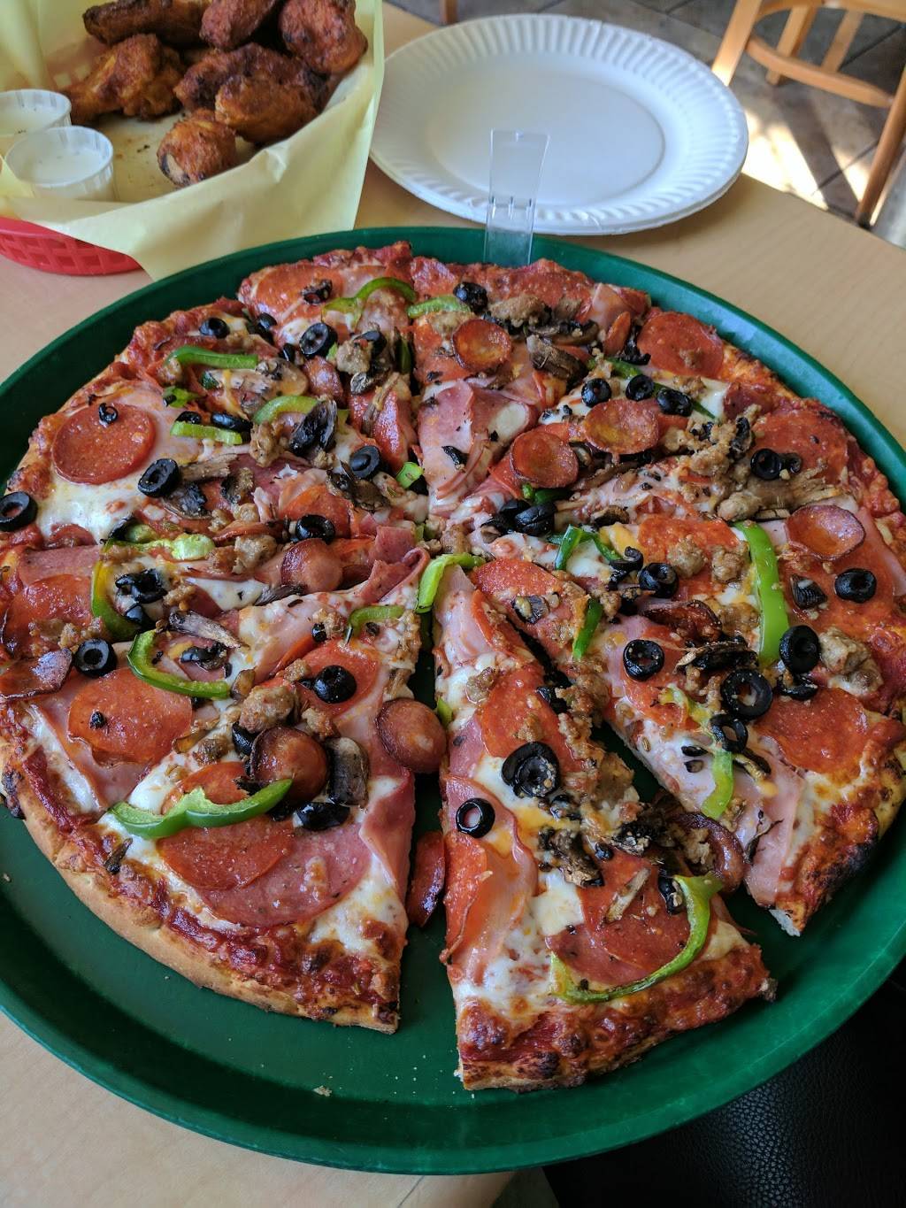 Straw Hat Pizza | restaurant | 3765 La Sierra Ave, Riverside, CA 92505, USA | 9513542590 OR +1 951-354-2590