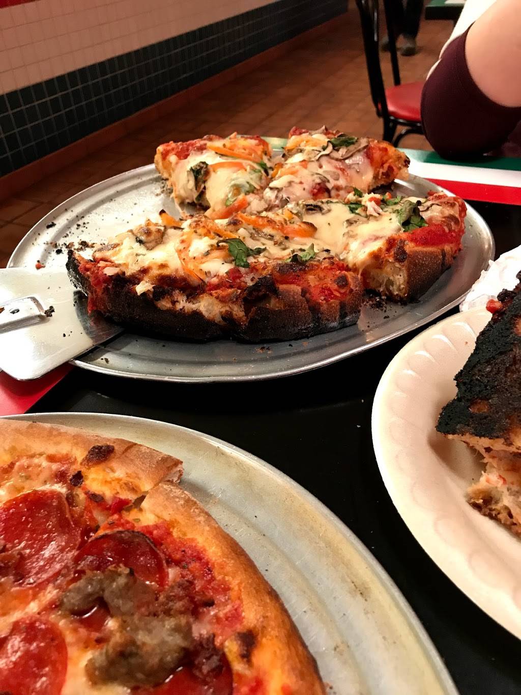 Leonardos Pizza | restaurant | 11051 N Port Washington Rd, Mequon, WI 53092, USA | 2622418557 OR +1 262-241-8557