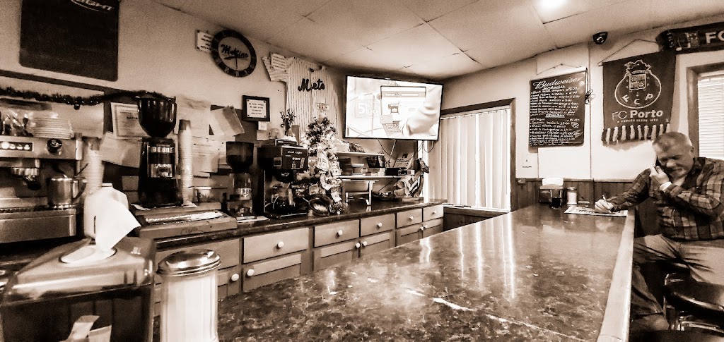 Cafe Arcuense | restaurant | 157 Walnut St, Newark, NJ 07105, USA | 9733440334 OR +1 973-344-0334