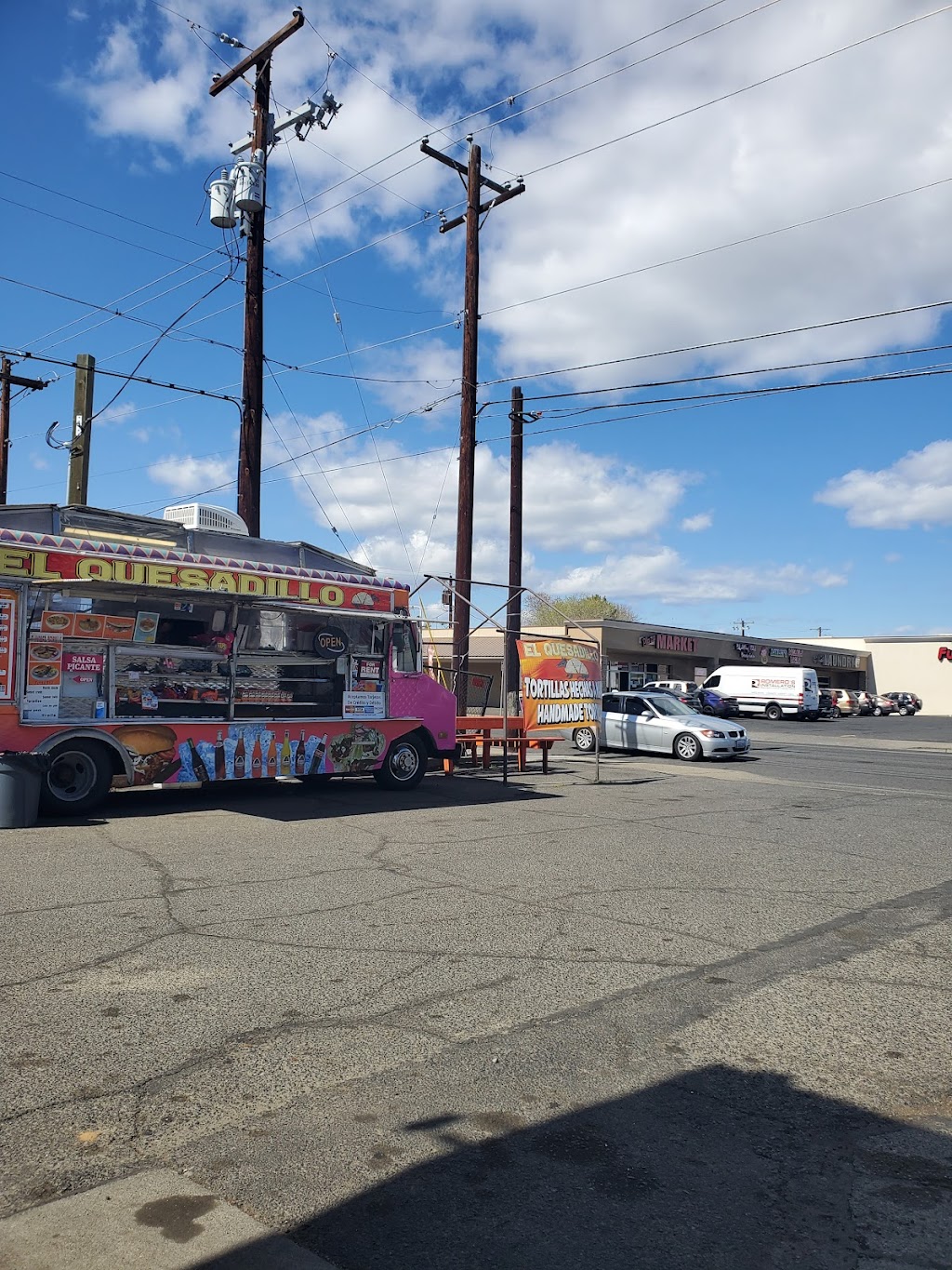 El Quesadillo Food Truck | restaurant | 304 W Mead Ave, Yakima, WA 98902, USA | 5093074372 OR +1 509-307-4372
