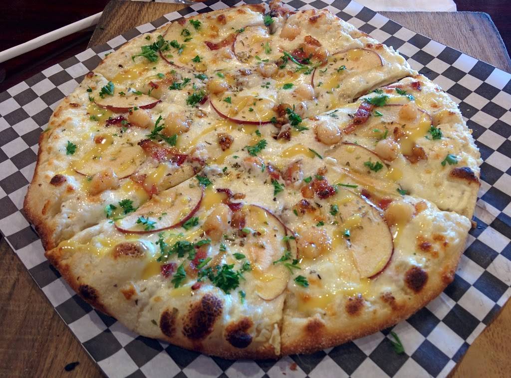 The 210 Pizza & Burger Bistro | restaurant | 7627 Culebra Rd, San Antonio, TX 78251, USA | 2105217666 OR +1 210-521-7666