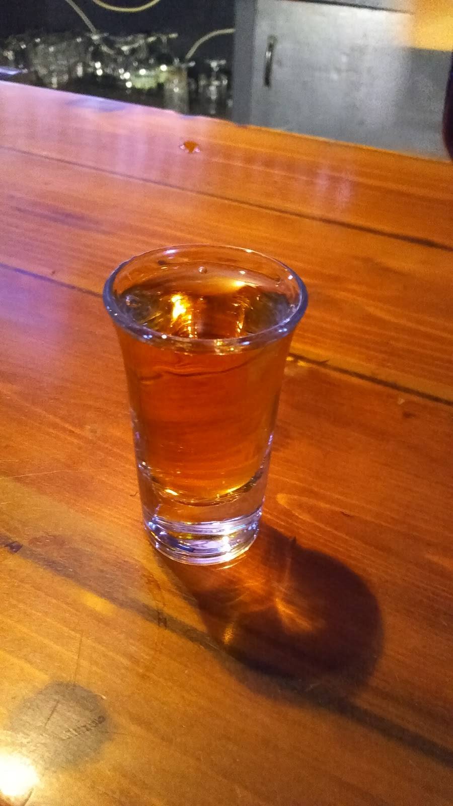 The Headliner Bar & Grill | night club | 370 W Old Country Rd, Hicksville, NY 11801, USA | 5165130420 OR +1 516-513-0420