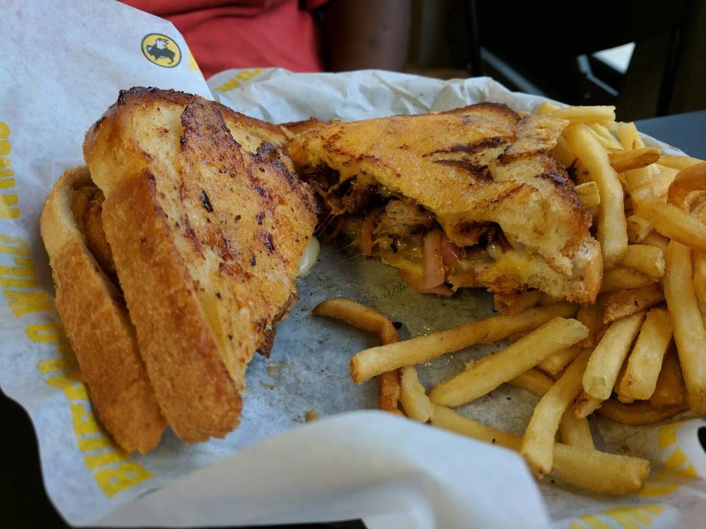 Buffalo Wild Wings | meal takeaway | 7191 Lake Andrew Dr, Melbourne, FL 32940, USA | 3216380882 OR +1 321-638-0882