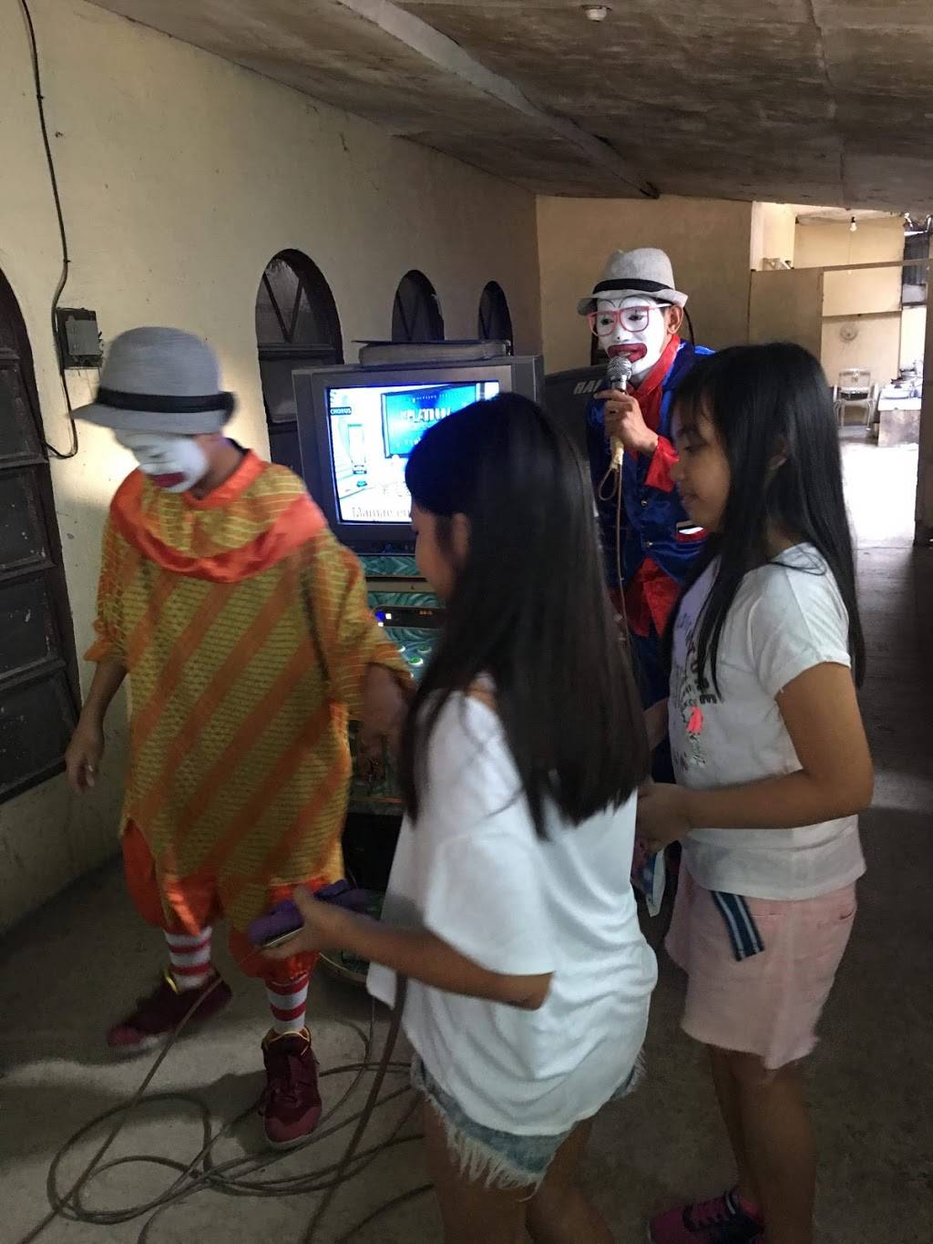 Round Table Pizza | meal delivery | 2227 Gellert Blvd, South San Francisco, CA 94080, USA | 6508781001 OR +1 650-878-1001