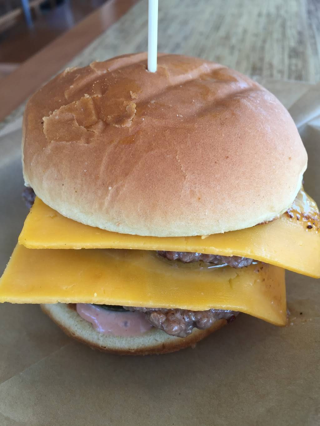 Elevation Burger | restaurant | 142 Branch Rd SE, Vienna, VA 22180, USA | 7038657277 OR +1 703-865-7277