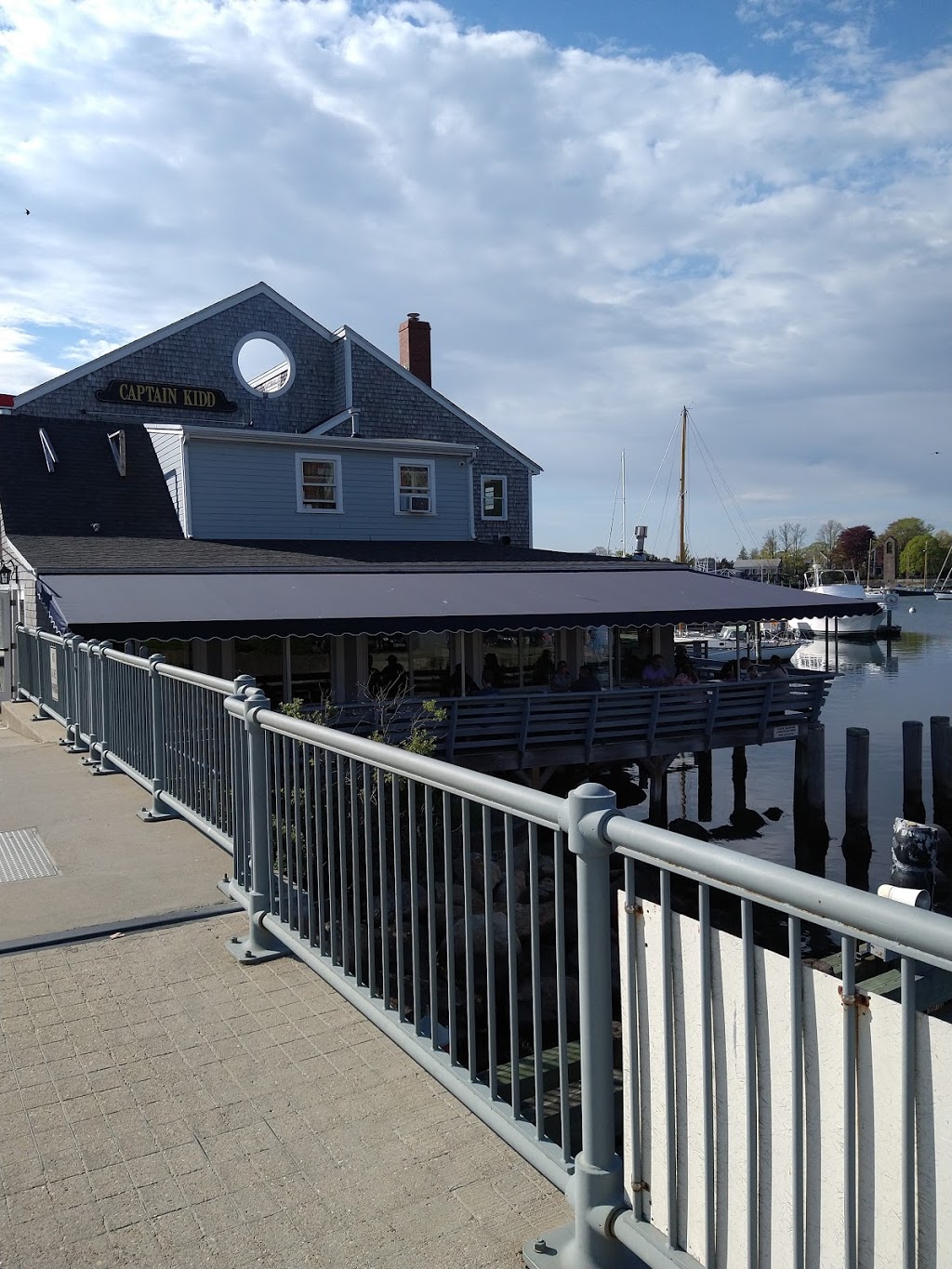 Woods Hole Wharf | restaurant | 71 Water St, Falmouth, MA 02543, USA | 7742551353 OR +1 774-255-1353