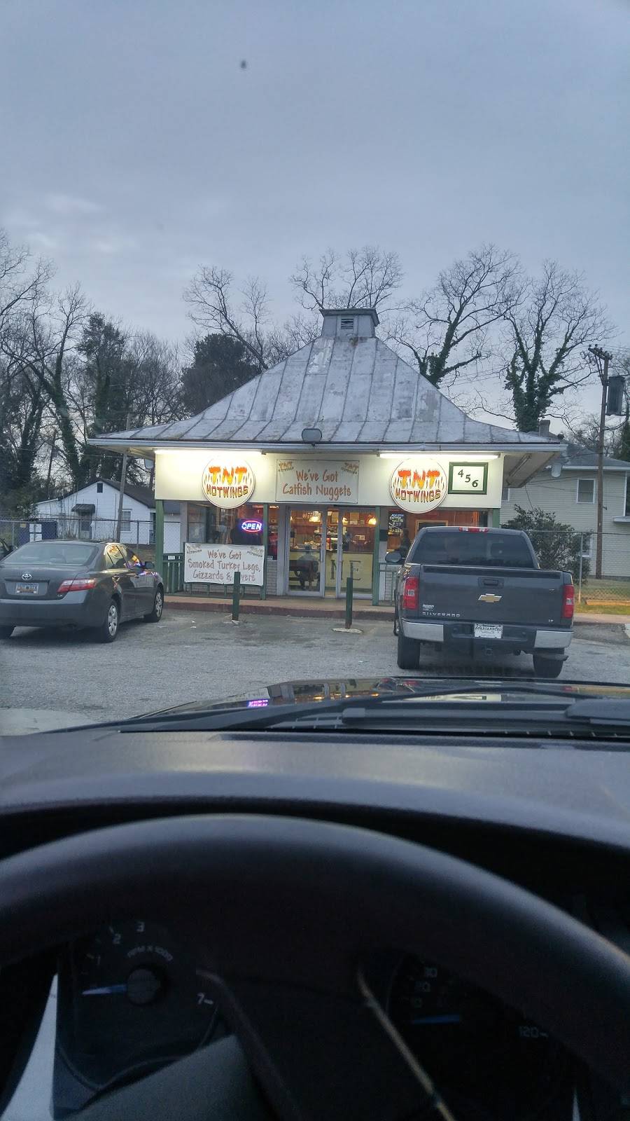 Tnt Hot Wings | restaurant | 456 Union St, Spartanburg, SC 29306, USA | 8645859985 OR +1 864-585-9985