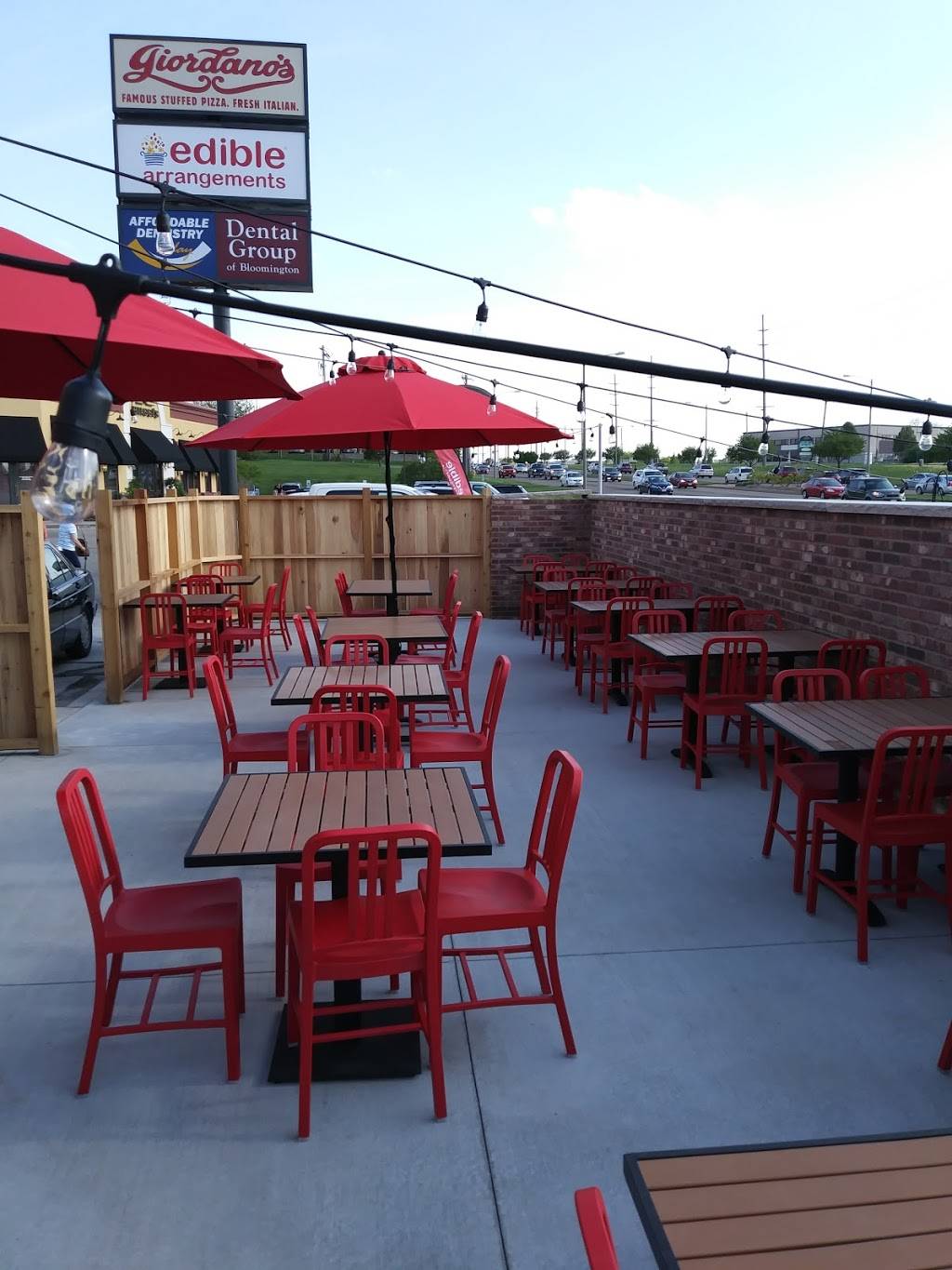 Giordanos | restaurant | 1505 N Veterans Pkwy, Bloomington, IL 61704, USA | 3094030432 OR +1 309-403-0432